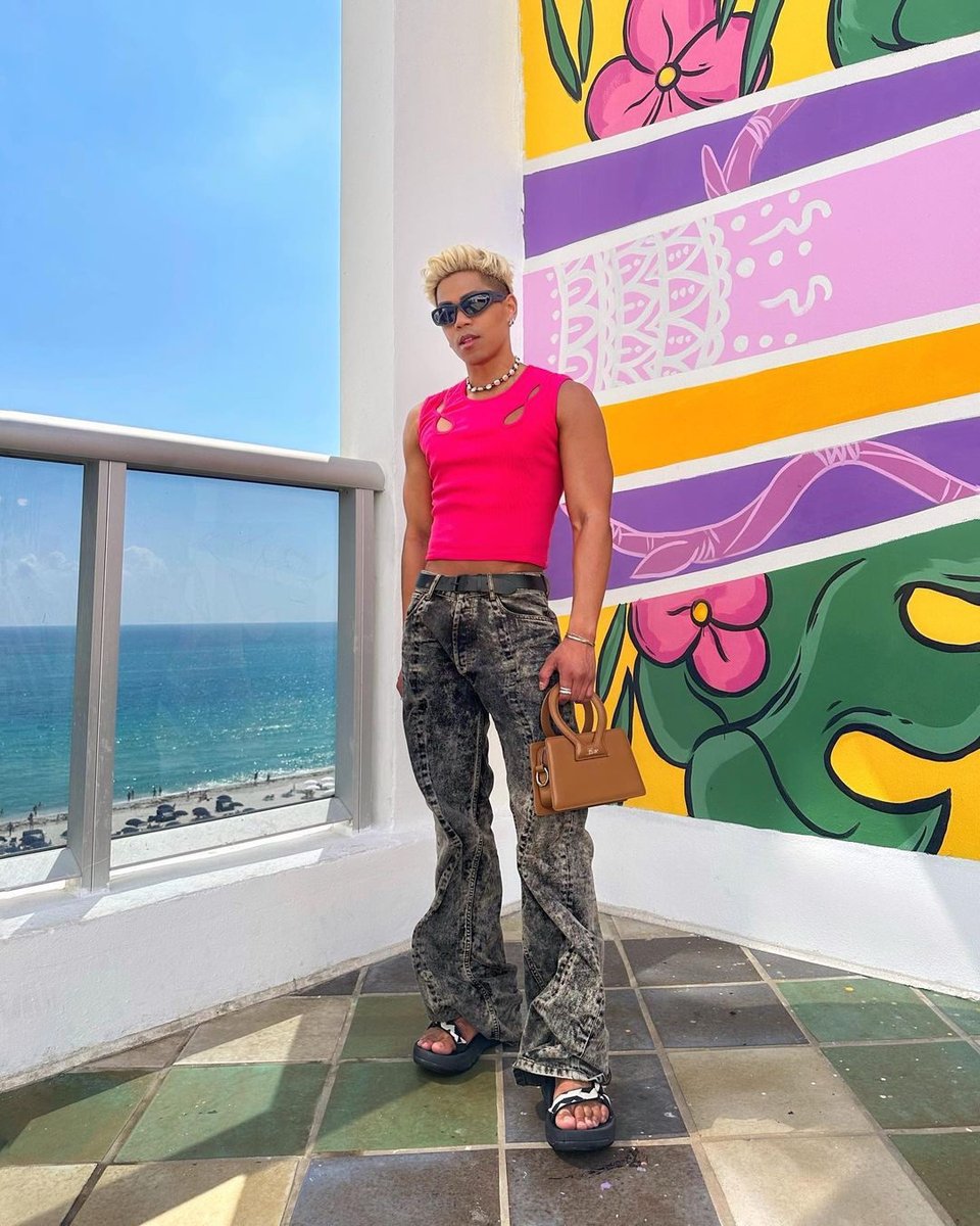 Teva's tweet photo. Timeless style, styled in so many ways. #TevaTuesday https://t.co/SROgmckoff