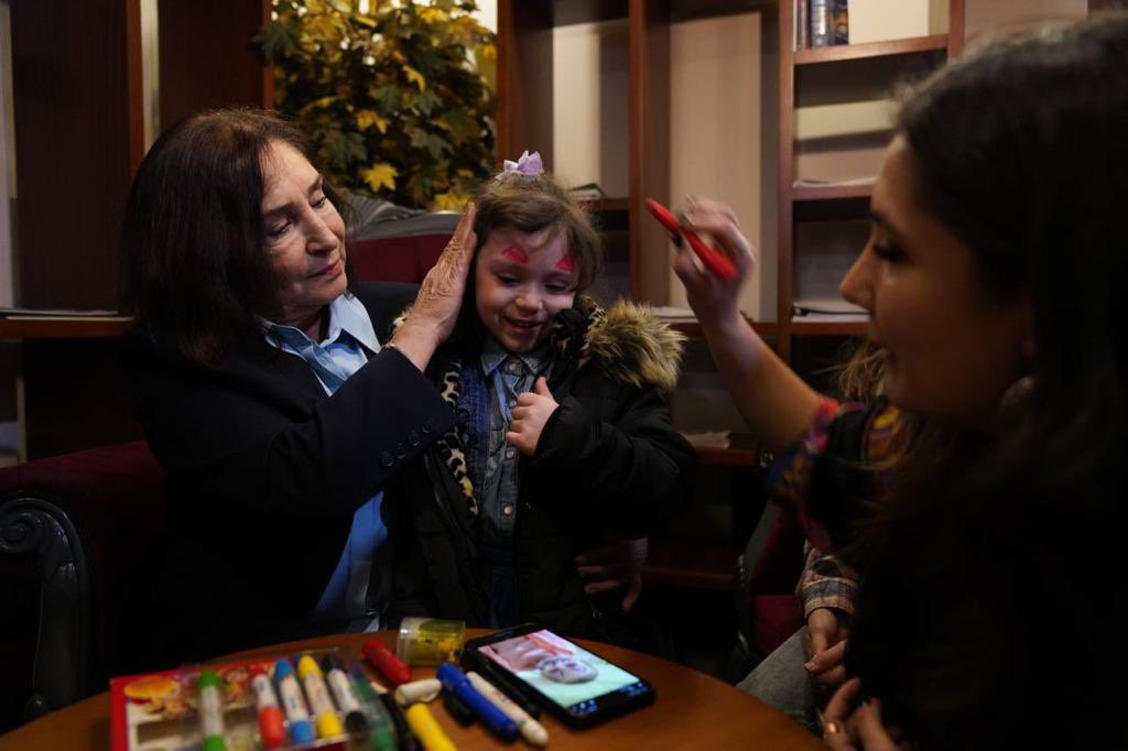 Çocukların ilk yıllarındaki tecrübelerinin etkileri yaşam boyu sürer. Bilimsel çalışmalar insan beyninin %80’inin 3 yaşına kadar oluştuğunu söylüyor. 0-7 yaş arası gelişim çok hızlı ve çocuğun geleceğini belirliyor. Bu yüzden okul öncesi eğitim tüm çocuklarımız için gerekli.