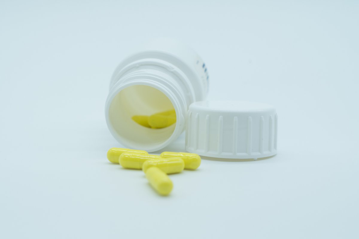 Proton pump inhibitors in older adults:
Potentially inappropriate use of PPI, new PPI prescriptions and PPI deprescribing were frequent among older adults with multimorbidity and polypharmacy in the OPERAM trial ➡️ cmajopen.ca/lookup/doi/10.…