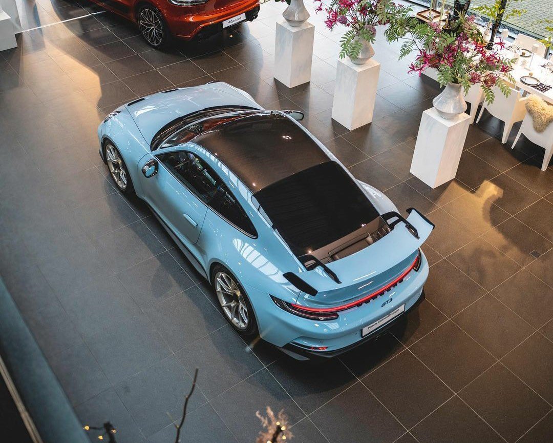 PorscheCIub's tweet photo. Paint-to-Sample Gulf Blue 992 GT3 https://t.co/egR2VuId7B
