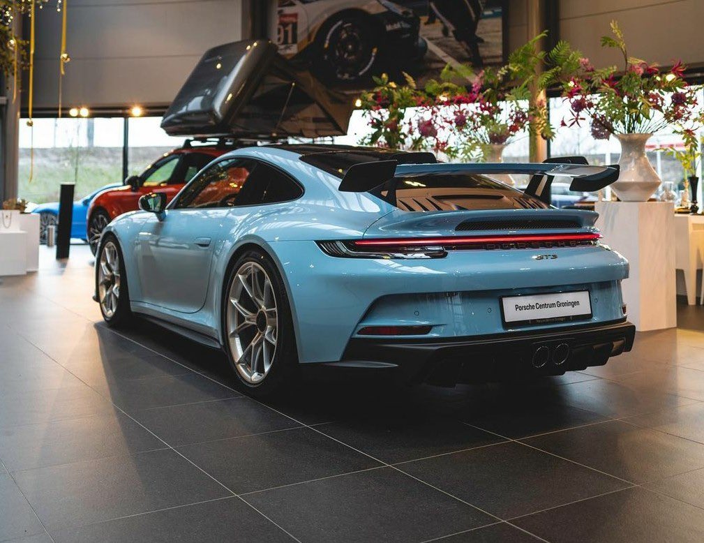 PorscheCIub's tweet photo. Paint-to-Sample Gulf Blue 992 GT3 https://t.co/egR2VuId7B