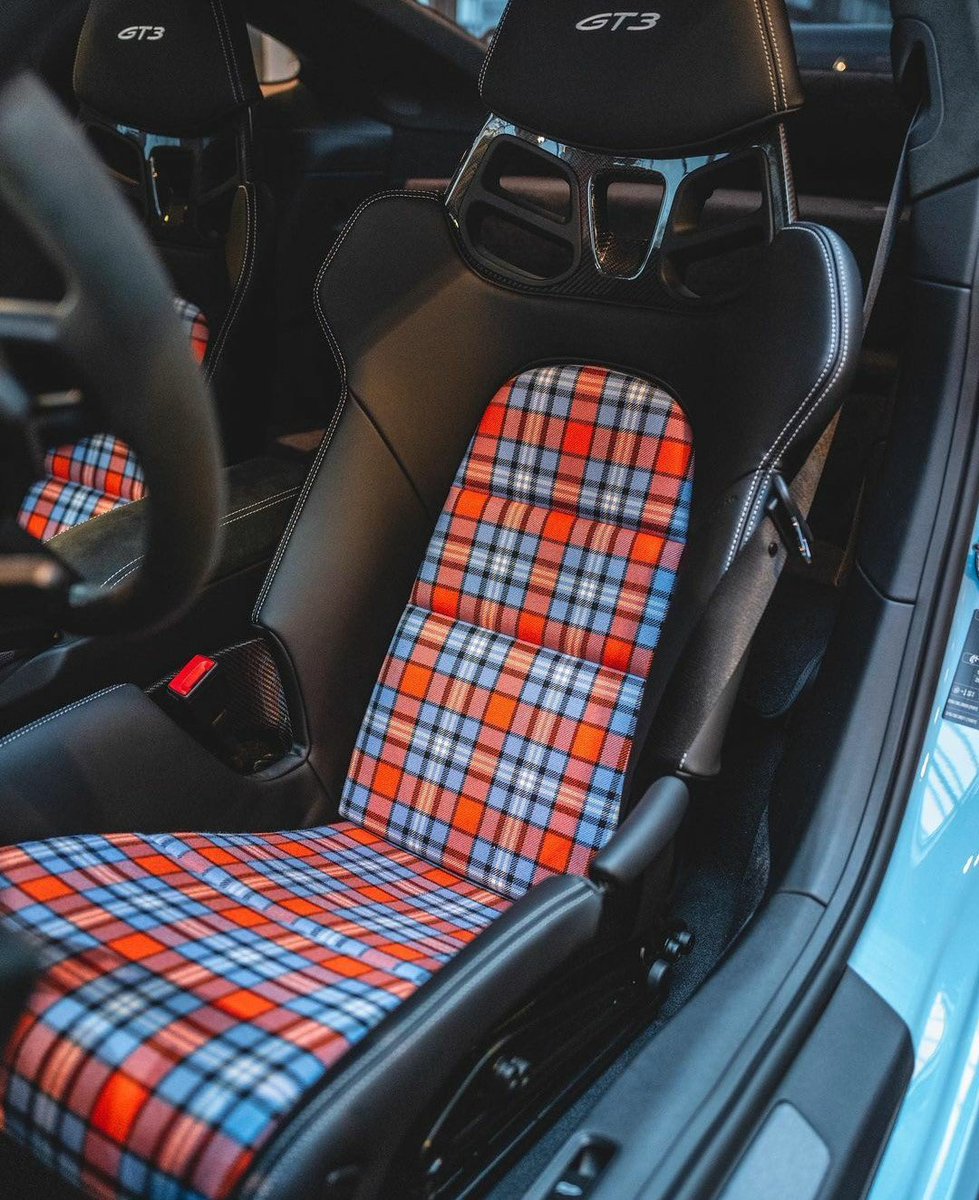 PorscheCIub's tweet photo. Paint-to-Sample Gulf Blue 992 GT3 https://t.co/egR2VuId7B