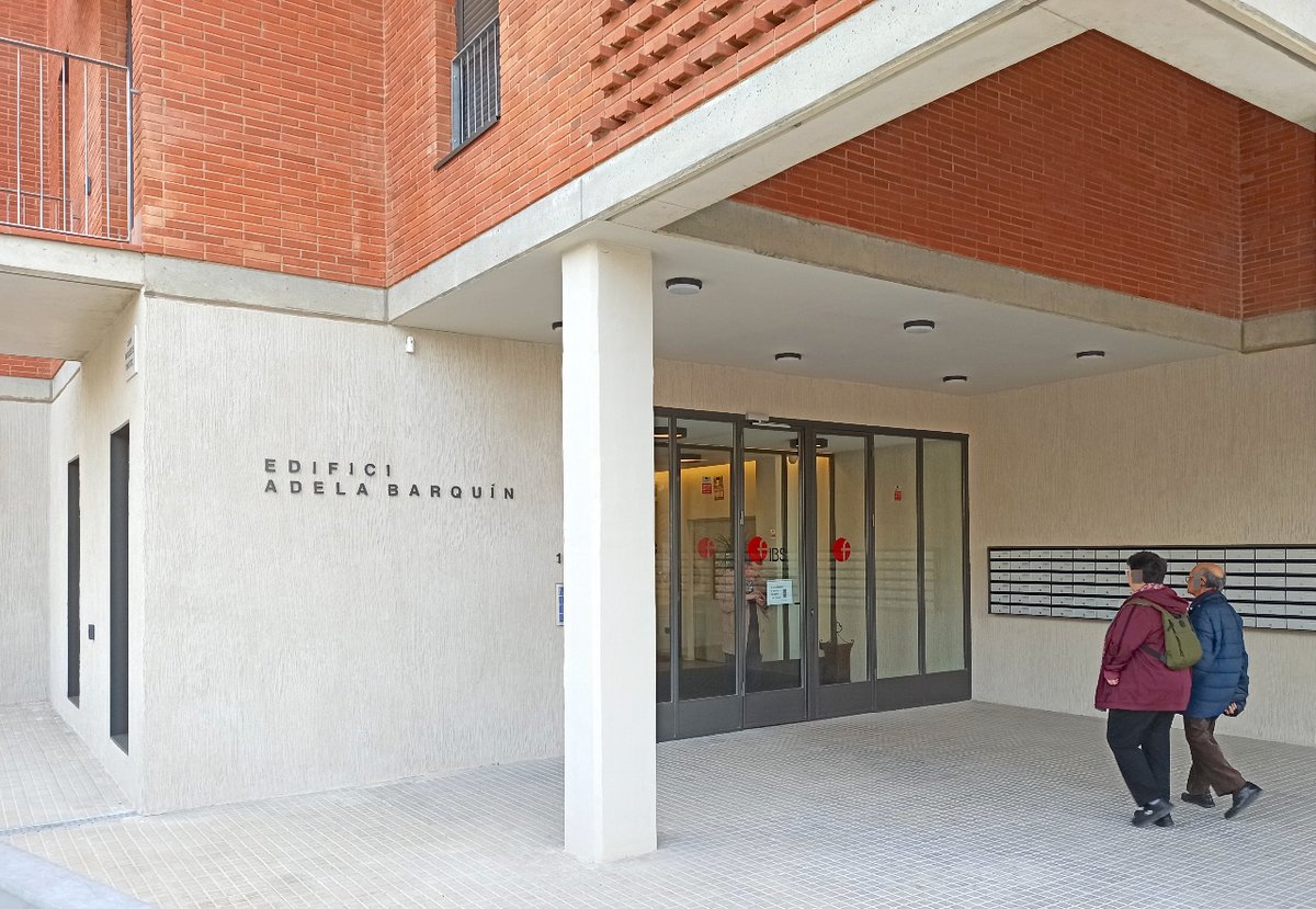 FundacioFibs's tweet image. 🤙Una de les nostres veïnes compromeses d l'#EdificiAdelaBarquín és la lsabel, qui ha obert les portes del seu habitatge a les persones que ens van visitar a #PortesObertes. Moltes gràcies Isabel!🙏

La Isabel ha creat una #llar acollidora i plena de personalitat 🛋️.

#comunitat