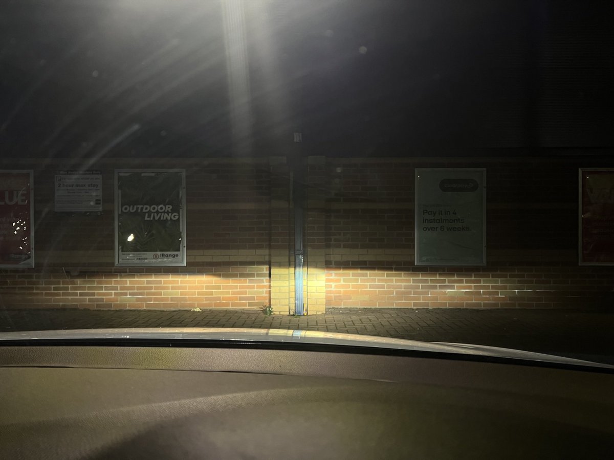 RySnapmatic's tweet photo. @UKVolkswagen could actually scream at how poor your technicians are. According to one of your branches, image 1 is a “PERFECT” beam pattern compared to another Golf in image 2. DM me for info before I take it further. https://t.co/W7kGO0q8qm