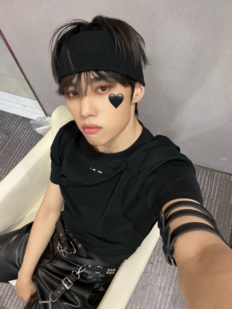 230411 - 💕
ذابيز قوموا باستخدام الهاشتاقات التاليه لتهنئه سونوو بيوم ميلاده:
#햇살보다_눈부실_선우의_스물넷
#ThunderSunwooDay
<a href="/WE_THE_BOYZ/">THE BOYZ (더보이즈)</a>