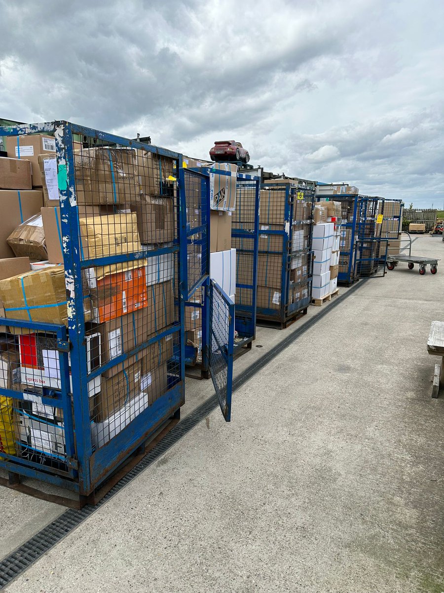 MaxxgrabUK's tweet photo. Our customers must have had good #Easter trade as the orders having been piling in over the bank holiday and throughout the day π The courier is gonna get a shock when he turns up shortly!π¦π¦π¦π¦
#arcademachinesupplier #busyeaster #happycustomer #coinop https://t.co/dyVtYRjZr6