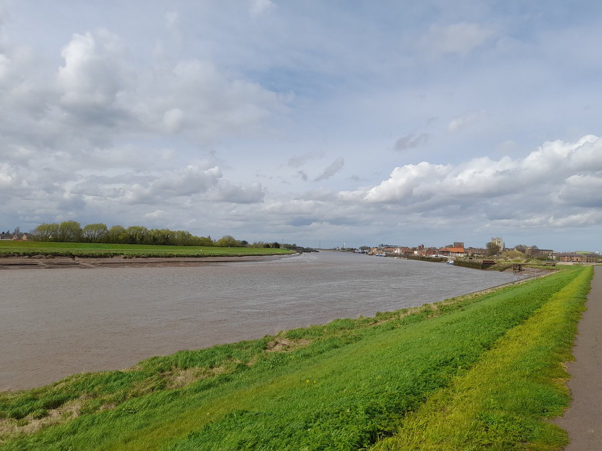 __Fenners__'s tweet photo. Lunch time walk by the #GreatOuse #KingsLynn #Norfolk #TidalRiver https://t.co/ZlSjJQUKeg