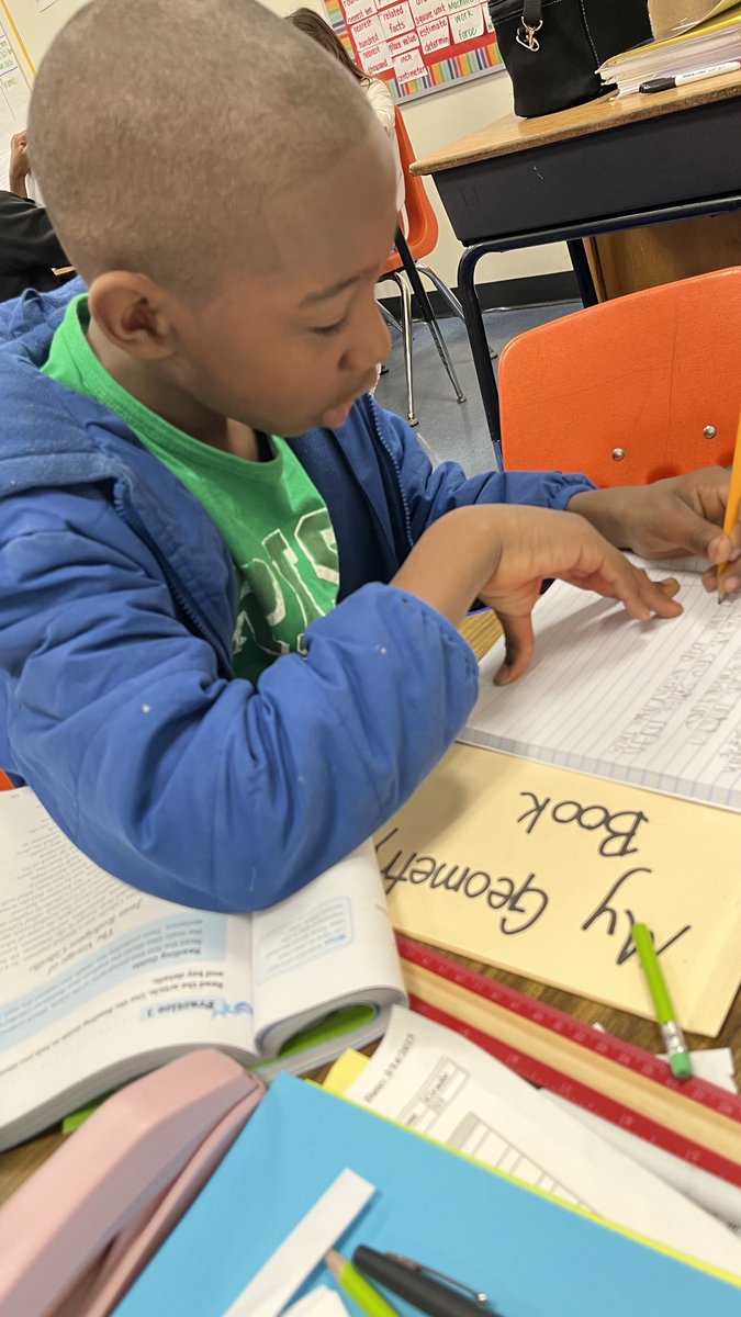 shayla_holeman's tweet image. Ms. Faye's class is diligently annotating today! Did I say they are third graders? Reading is our jam! @overby_sheppard @JasonKamras @RPS_Schools @foxinthebox08