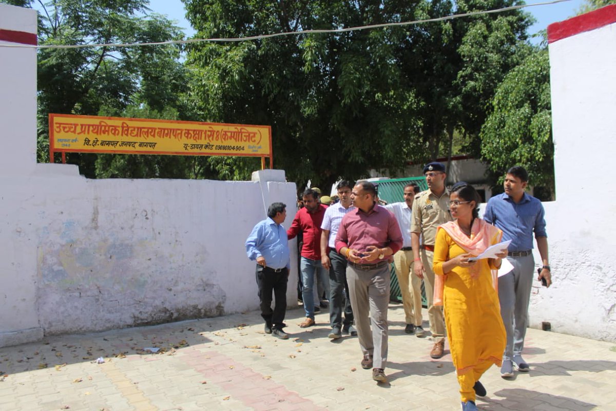 नगर निकाय सामान्य निर्वाचन 2023 को  सकुशल संपन्न कराए जाने के उद्देश्य से आज बागपत नगर पालिका क्षेत्र के बूथों का निरीक्षण किया।
<a href="/baghpat_sp/">SP BAGHPAT</a> 
<a href="/baghpatpolice/">Baghpat Police</a>