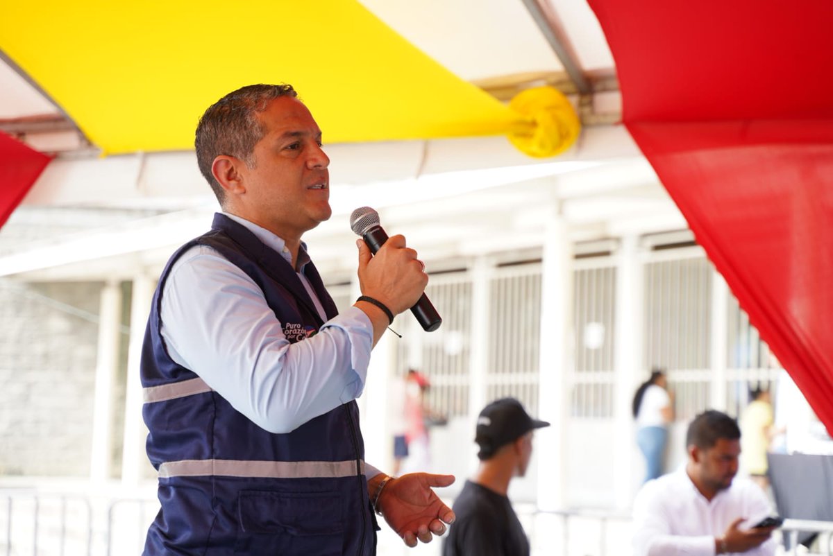 EMCALIoficial's tweet photo. ✅EMCALI pone en marcha el programa Guardianes del Canal. Se trata de un programa de trabajo con las comunidades y grupos de interés que residen cerca a canales de aguas lluvias, para que ayuden a su cuidado con el fin de evitar inundaciones. 
#EmcaliMasCercaDeTi #EmcaliAmbiental https://t.co/BS5M8bNKrn