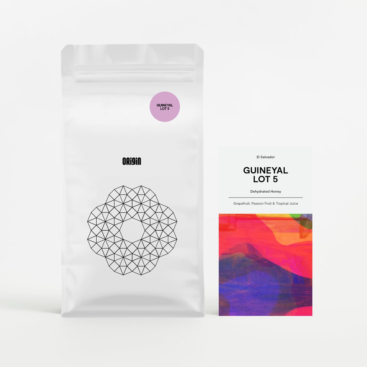 With a balanced, juicy body, crisp acidity, and a long refreshing finish, Guineyal Lot 5 calls to the summer ahead. Bright notes of grapefruit and tropical juice soften the sweetness of passion fruit: this coffee is made for long afternoons > bit.ly/3o1TM7A