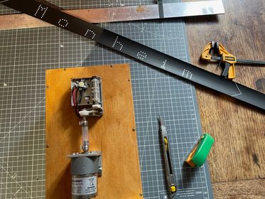 Geert-Jan Hobijn from Staalplaat Soundsystem has sent a greeting: The collective is working on the sound applications for the autonomously driving buses: during The Sound from 3 June, you can thus experience a contemplative sound journey through Monheim.