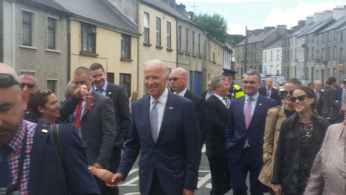 ciaranjreilly's tweet photo. It was a pleasure to meet Joe #Biden @POTUS in #Ballina in 2016 and to inform him of the challenges his ancestors faced during the #GreatFamine. He had a genuine interest &amp; asked me to speak to his grandchildren about the same thing. A great day spent in #Mayo with the #Bidens https://t.co/2MJ1NoZxsr
