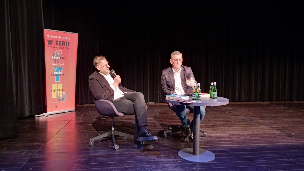 piotr_physic's tweet image. Nadrabiam zaległości.
Jedną z nich jest promocja książki #Transformacja profesora @Cenckiewicz a, która odbyła się w naszym mieście #Łomża
Prowadzący @TomaszLysiak - było mega ciekawie.Publika przygotowana na pytania.
@WBH_2016 @WydawnictwoLTW @GazetaPolskapl 
@4lomzapl