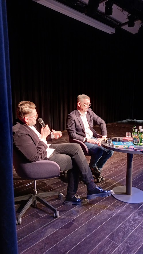 piotr_physic's tweet image. Nadrabiam zaległości.
Jedną z nich jest promocja książki #Transformacja profesora @Cenckiewicz a, która odbyła się w naszym mieście #Łomża
Prowadzący @TomaszLysiak - było mega ciekawie.Publika przygotowana na pytania.
@WBH_2016 @WydawnictwoLTW @GazetaPolskapl 
@4lomzapl