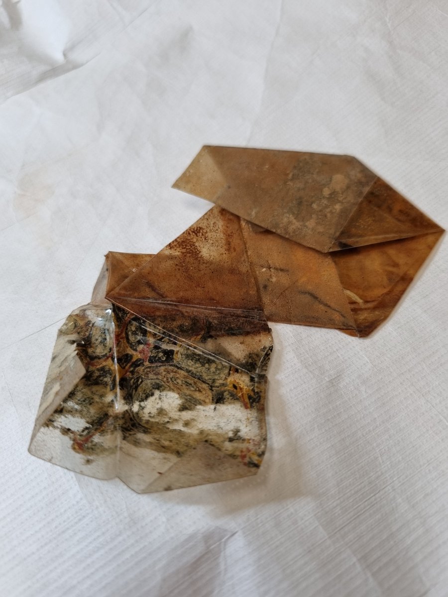 CollectionsSGUL's tweet photo. This tape had been used to 'fix' the spine of a rare book in our collection, William Hunter's Anatomy of the Human Gravid Uterus, 1774
Sellotape degrades over time and can become a proper #ConservationNightmare - never a #ConservationWin!
#Archive30 https://t.co/ZL29K22FkT