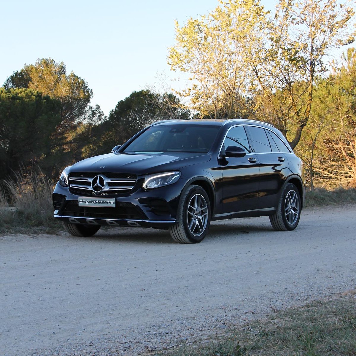 DMGVEHICULOS's tweet photo. Si en estas vacaciones te has dado cuenta de que tu coche necesita un UPGRADE, te presentamos una opción de 10. MERCEDES-BENZ Clase GLC GLC 250 4MATIC con 54000km ☺️

Toda la información en nuetros portales.

#carlifestyle  #mercedeslovers #instacar #photography https://t.co/LbtXo8pLJY