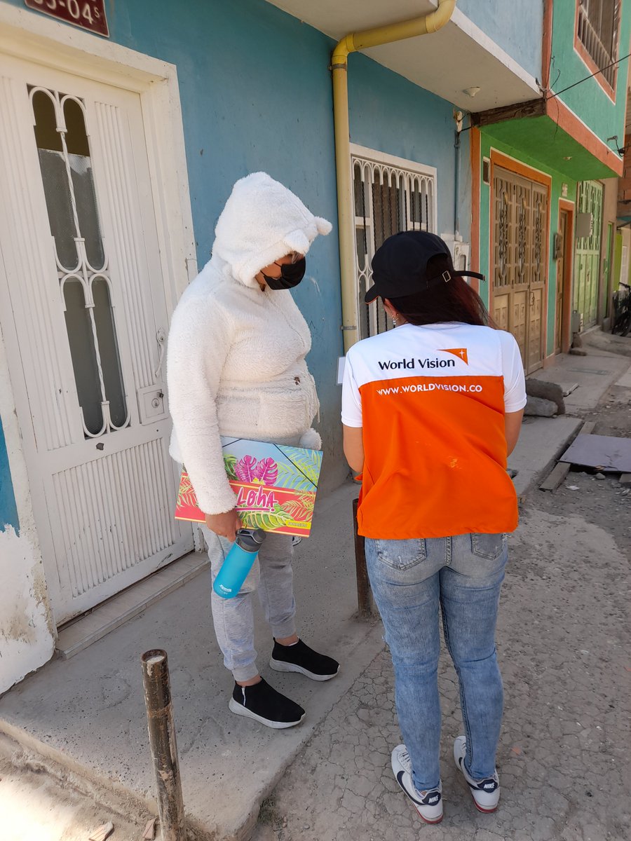 WorldVisionCO's tweet photo. En #Soacha se identificaron a posibles familias participantes del proyecto #VenEsperanza donde se tuvo un mayor relacionamiento con la comunidad, a la vez que se conocieron sus historias @USAIDSavesLives https://t.co/5PrwxWMnHU