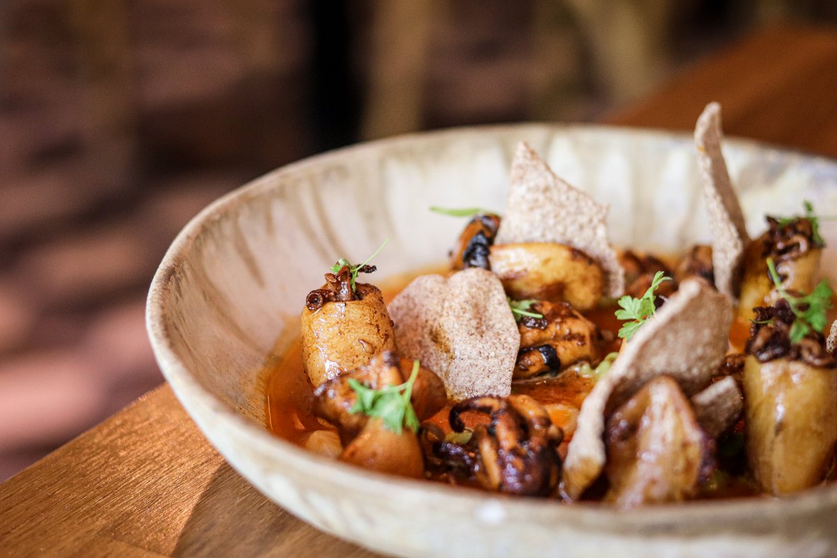 Un plato pensado para compartir: Solterito Thai de chipirones.

Haz tu reserva a través de nuestra web (link en bio) o llamando a 91 555 93 33

📍 Paseo de la Castellana, 115

#beLatasia #LatasiaRules #casadecomidas #finolatasino #foodie #food #madrid #restaurantesmadrid #recetas