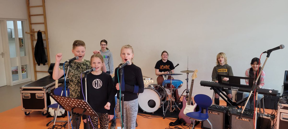 De eindpresentatie op IKC Harm Smeenge in Beilen was te gek! Wat een topbands 😎😎