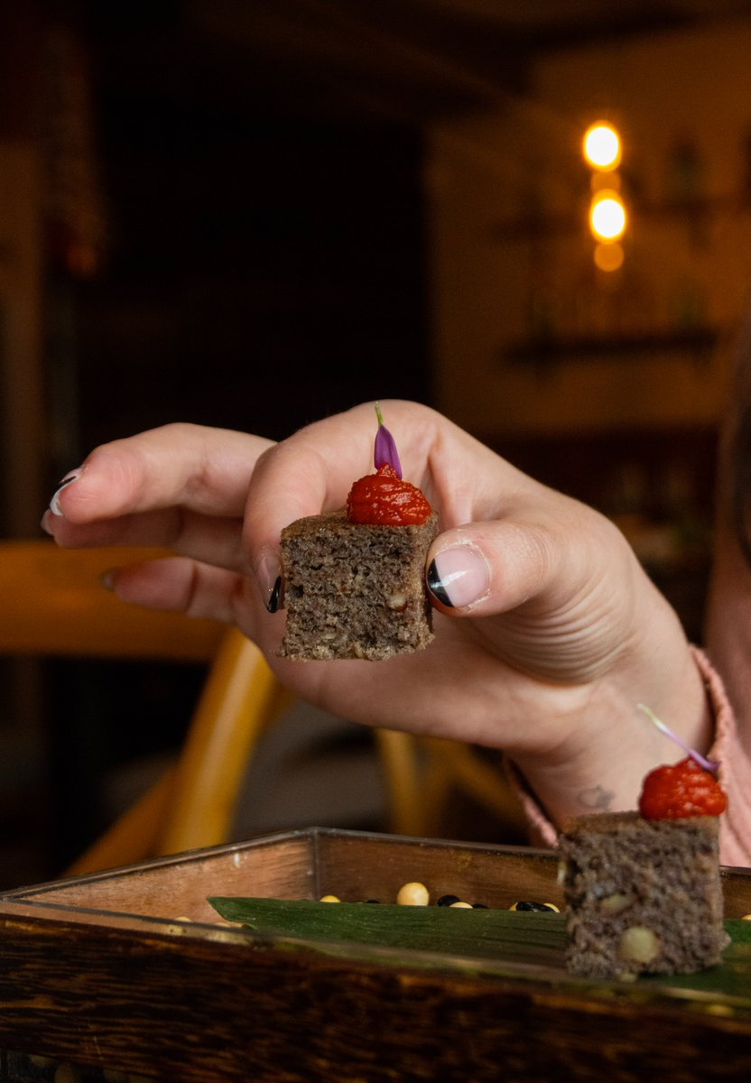 Cuando se juntan y entremezclan culturas surgen platos especiales como nuestro brownie de morcilla.

Haz tu reserva a través de nuestra web (link en bio) o llamando a 91 555 93 33

📍 Paseo de la Castellana, 115

#beLatasia #LatasiaRules #casadecomidas #finolatasino #foodie #food