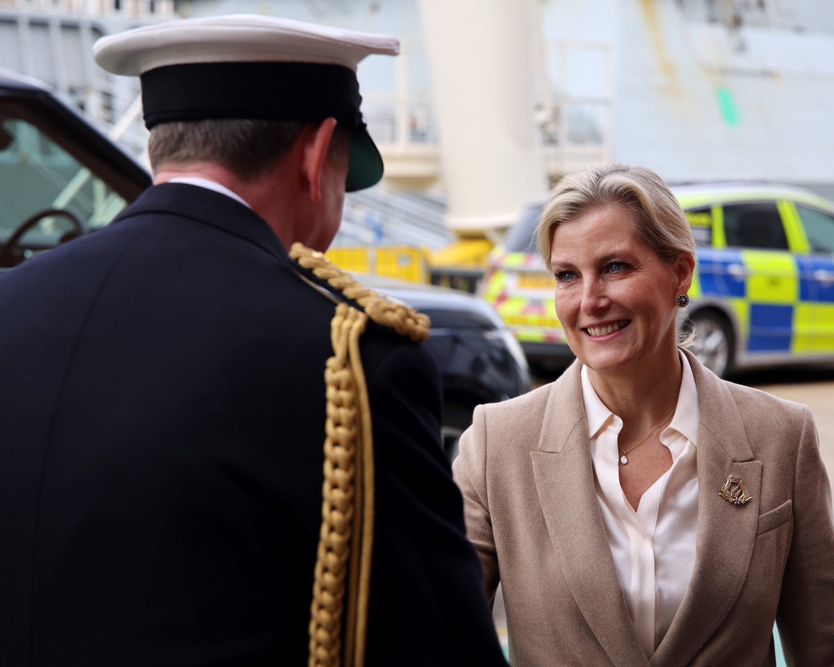 HMNBPortsmouth's tweet photo. The Duchess of Edinburgh visited us today to meet the people bringing @HMSDaring back to life! 

Her Royal Highness met with personnel from the @RoyalNavy and @BAES_Maritime who are supporting the ship’s upkeep. 🧑‍🔧 https://t.co/cSF6pEcp62