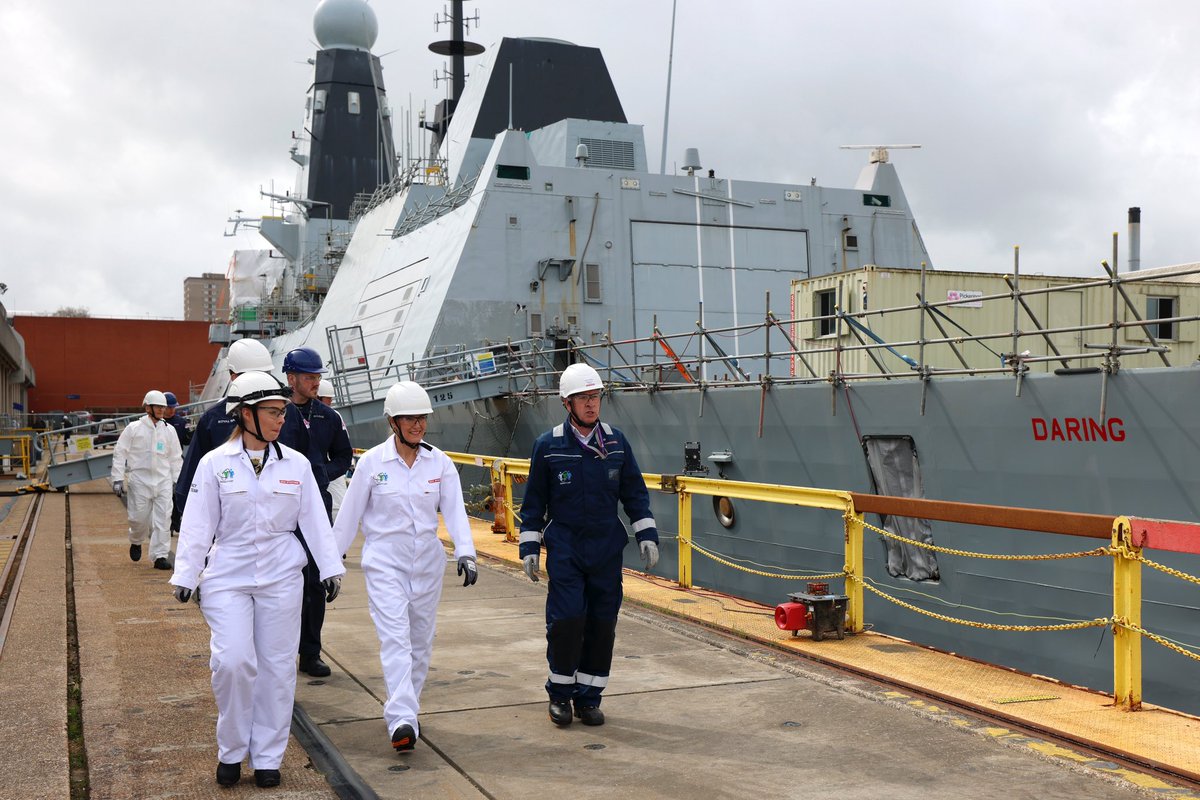 The Duchess of Edinburgh visited us today to meet the people bringing @HMSDaring back to life! Her Royal Highness met with personnel from the @RoyalNavy and @BAES_Maritime who are supporting the ship’s upkeep. 🧑‍🔧