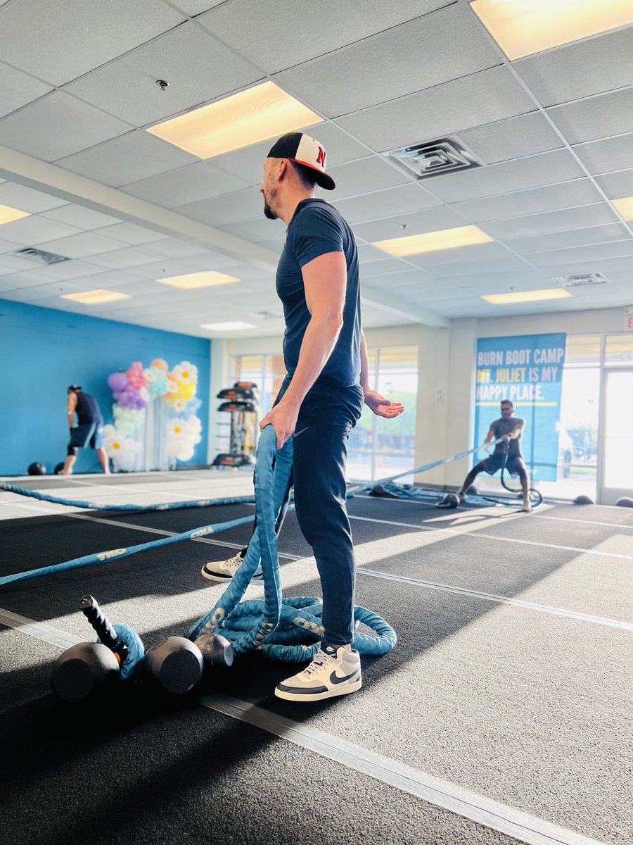 JDSHELBURNE's tweet photo. Today was class #263 at @burnbootcamp!! I’m getting in shape for my 60 date tour this spring/summer! Come join me.💪🏼
#burnbootcamp
📷 by: Sara Rose https://t.co/HzR1OLE7H0