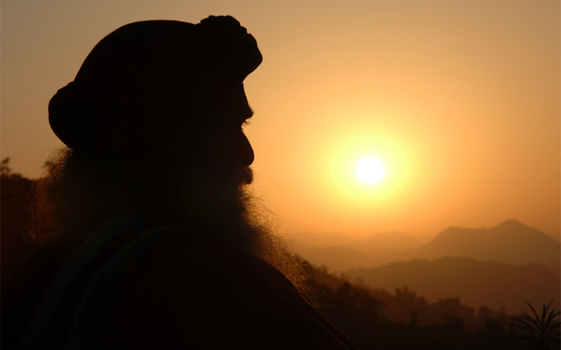 SadhguruJV's tweet photo. At this time, the Sun’s energy has the greatest positive impact on the Northern Hemisphere. It is my wish and my blessing that you use this natural support for your Inner Blossoming and Transformation. #TamilNewYear #SadhguruQuotes https://t.co/IaYEyyMs9t