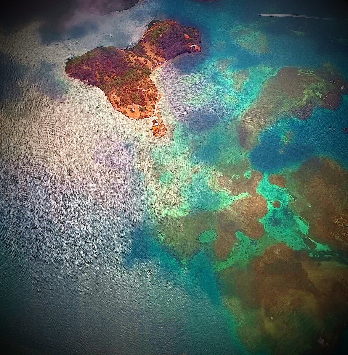 ClemtBouvier's tweet photo. Amazing view from the sky in #carrabean. A great variety of #coastal #environment! https://t.co/wOfClnzYje