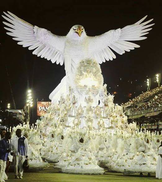 Juliathm's tweet photo. Parabéns, centenária. Posso tentar explicar todo o amor que sinto por você, mas não vou conseguir. É o amor inexplicável. A minha paixão para além de fevereiro. Tão forte e tão viva em mim que seria impossível falar sobre a minha pessoa no mundo sem falar sobre você. 

[continua] https://t.co/tLcEI8e9NB