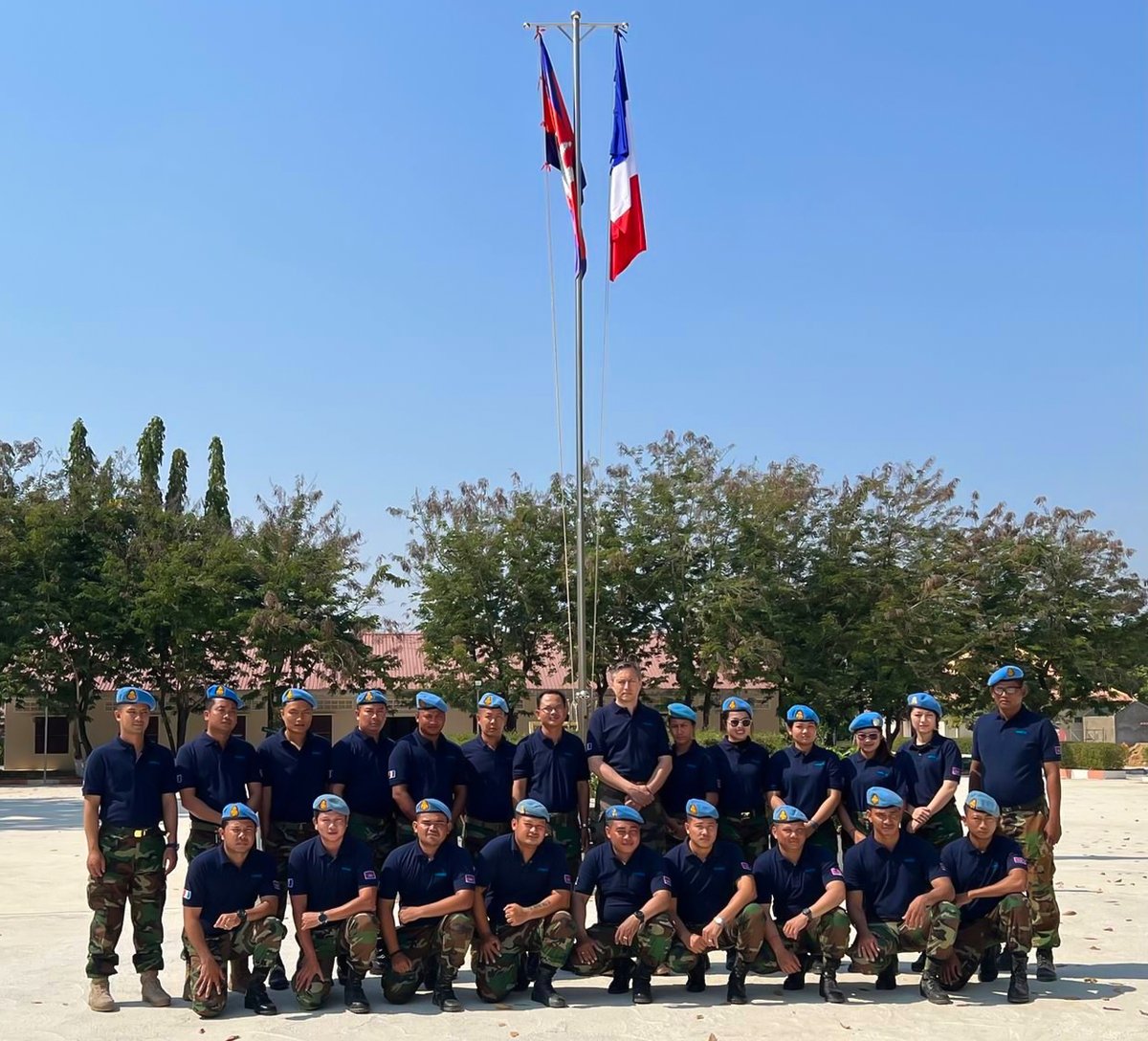 CoopSecuDefense's tweet photo. #Cambodge 🇰🇭 : cérémonie de clôture au National Center for Peacekeeping Force Mine and ERW Clearance (#NPMEC) !

🔵 Fin du stage Ammunition Technical Officer (ATO), au cours duquel 2️⃣1️⃣ stagiaires 🇺🇳 ont pu se qualifier dans la gestion des stocks et dépôts de munitions. https://t.co/qXe2vd8X92