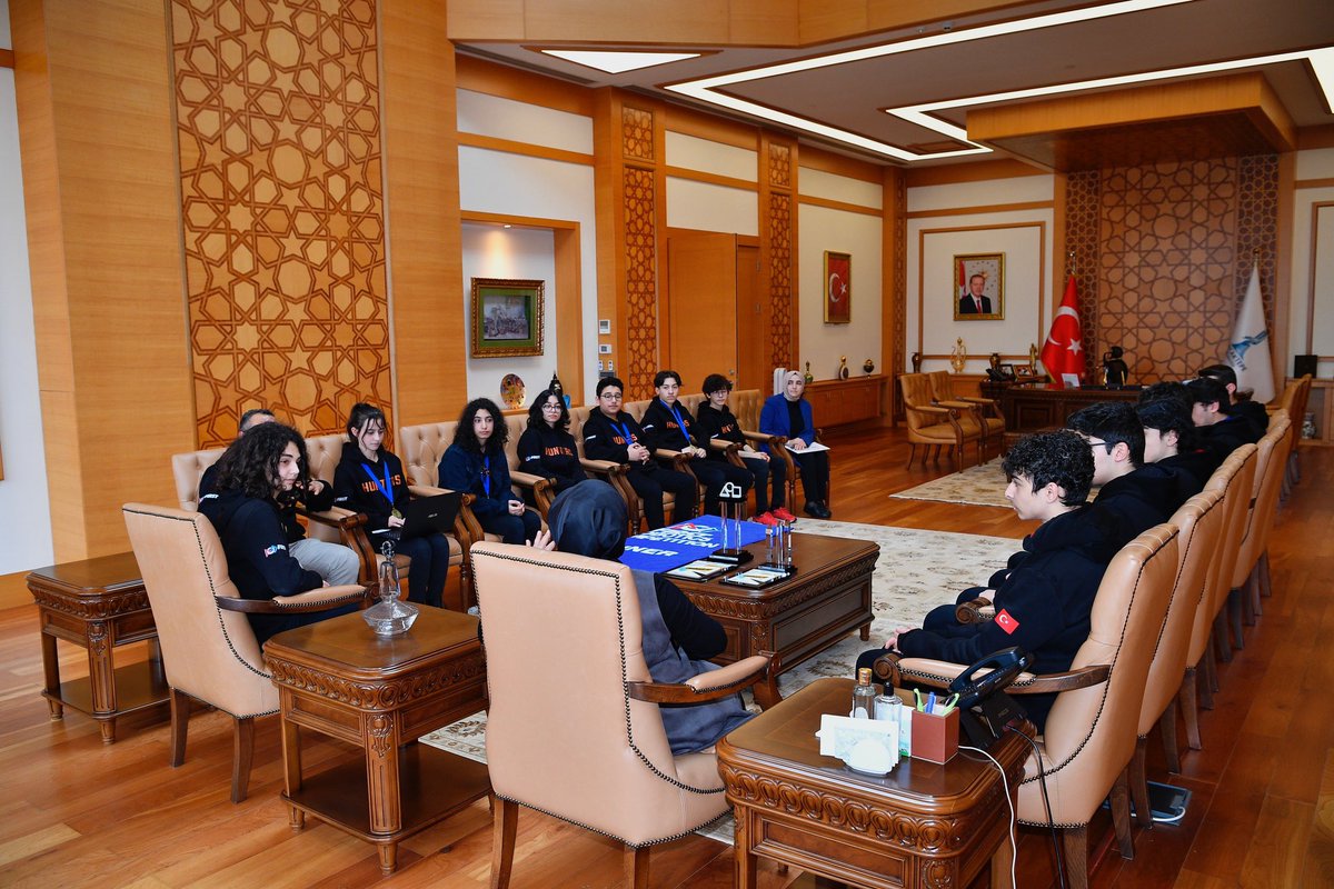 SeymaDgc's tweet image. Belediye olarak hiçbir zaman desteğimizi esirgemediğimiz gençlerimiz, elde ettikleri başarılarla bizi gururlandırıyor.
Şehit Yüzbaşı Yusuf Kenan MTAL Hunters Takımı, FRC Robotik Yarışması’nda 1. olup aynı zamanda Imagery Award ödülünün de sahibi oldu. Gençlerimizi kutluyor,…