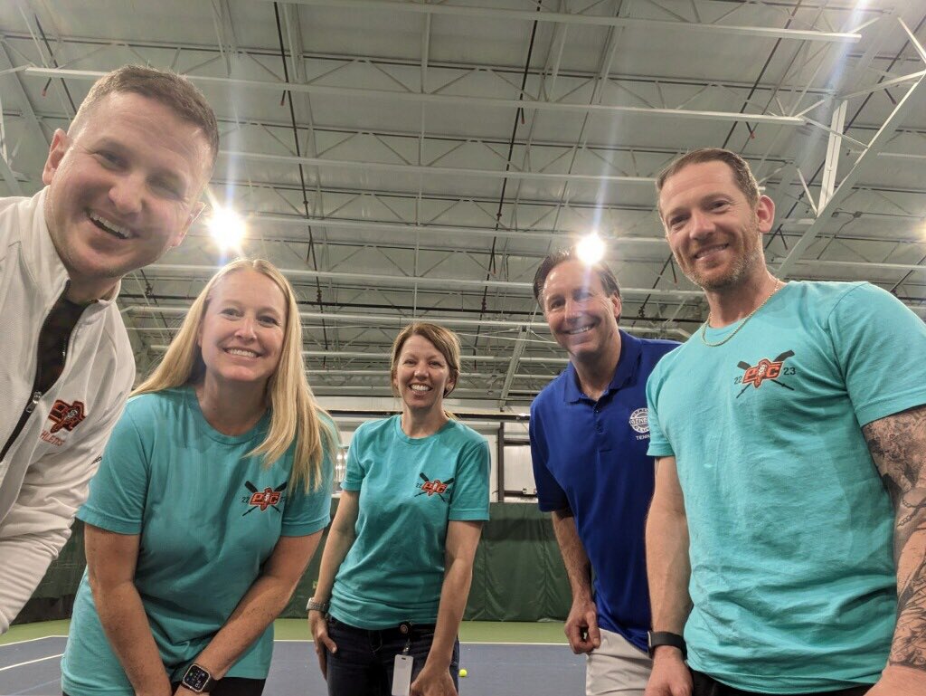 PathfinderPe's tweet photo. Excellent tennis training from Daryl at @GenesisClayview. @PlatteCountyR3 elementary PE teachers were so lucky to spend some time learning from the best! #PCR3proud #PE #Tennis https://t.co/64OVpEtvxl