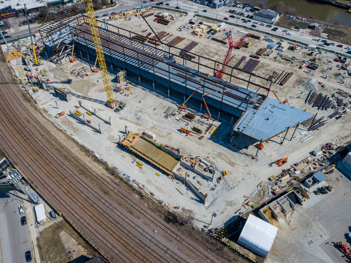 thebiggreenw's tweet photo. Snapshots above 1237 W. Division as Chicago's first multi-story logistics facility is taking shape in the Goose Island area.

#WalshAtWork @LogisticsPropCo #RitewayHugginsConstruction https://t.co/y0WDhKRAIq