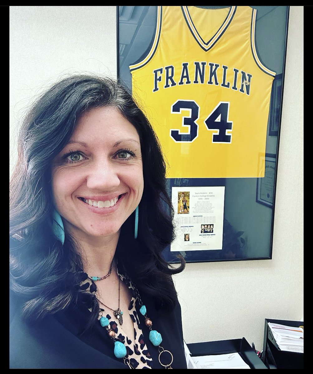 I am a Grizzly Alumni, 2003 grad. This opens so many conversations with people who walk into my office. Sports has a way of bringing people together and this small piece of me is proudly displayed in my office! 💙💛🐻
@_GermanAmerican #D3week @FCGrizWBB