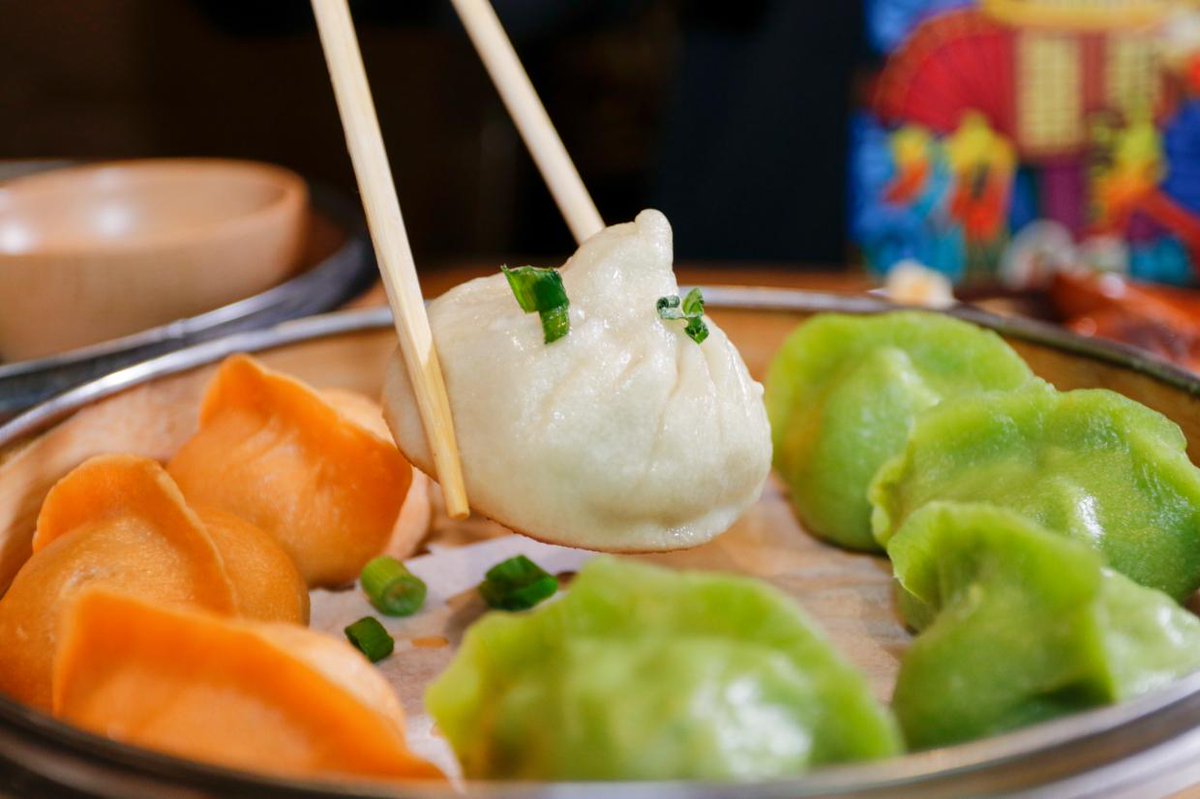 RooseveltField's tweet image. Savor the bun dumplings from Kung Fu Kitchen, Voted New York's Best Steamed Buns. 
#KungFuKitchen  #buns  #steamedbuns  #DiningDistrict  #DineRooseveltField