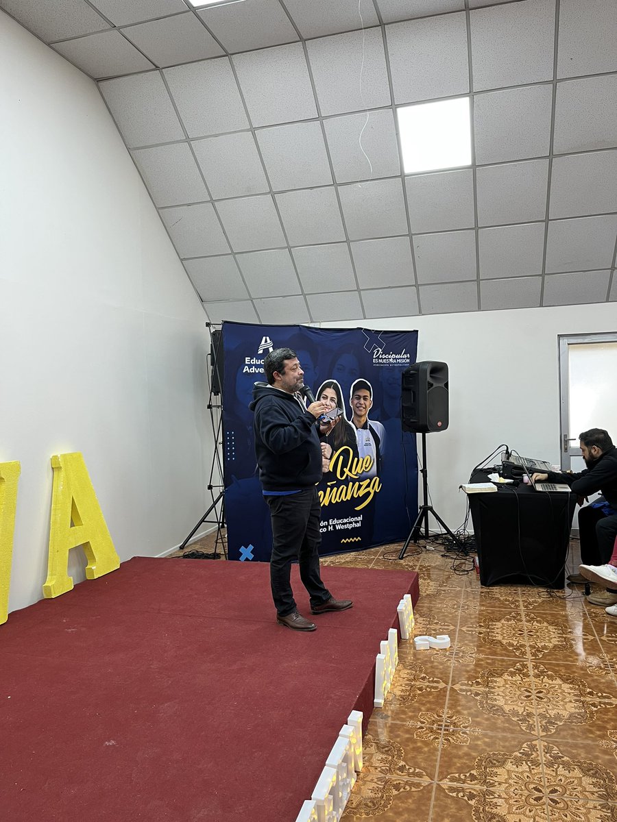 Iglesia Adventista en Santiago | AMCh tweet media