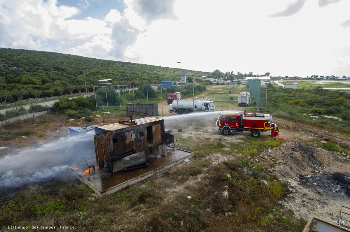 #DAMAN | Entraînement conjoint du détachement des <a href="/PompiersParis/">PompiersParis</a> de la Force Commander Reserve avec ses homologues 🇦🇹 dans le cadre de la #FINUL
Partage de savoir-faire et échanges sur leurs différentes techniques de secourisme pour améliorer l’interopérabilité 🇦🇹🇫🇷 #coopération.