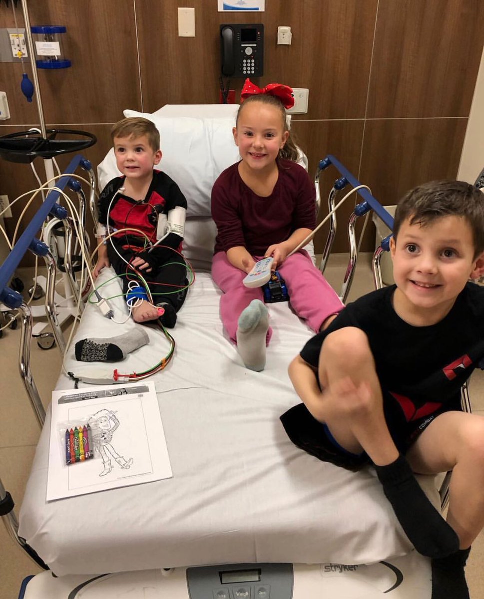 oakley_red's tweet photo. We are so thankful JJ is ok. Thanks to fast acting dad Jason with the epipen.
JJ accidentally ingested a Reese’s pieces and had an anaphylactic reaction.
https://t.co/fUQc5cUWtr
#epifirstepifast #redsneakersforoakley #anaphylaxis https://t.co/l1nc9A2Pbt