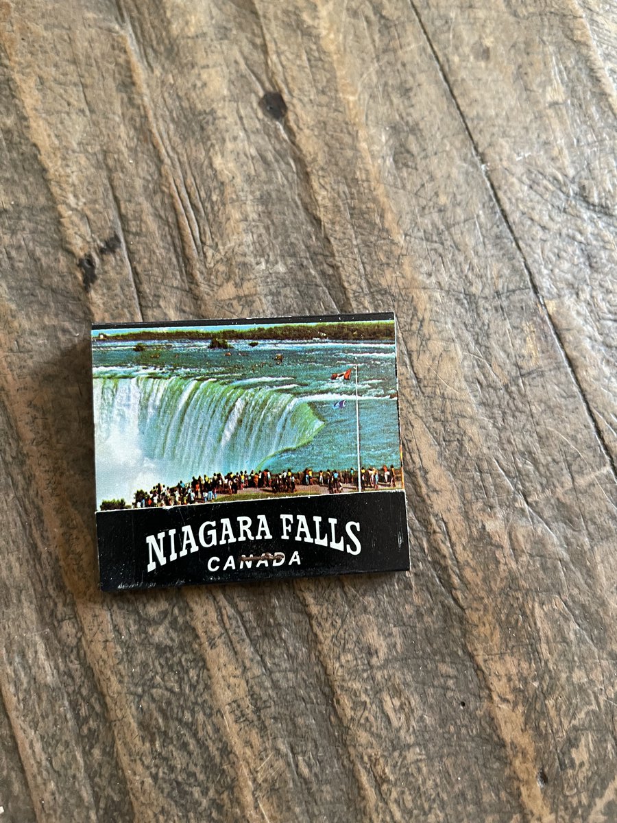 99Matchbooks's tweet photo. These are lovely tourist #bookmatches from the #1980s. #Canada amazing #NiagaraFall @NiagaraFalls 
#Matchbooks https://t.co/UVgwt75Vzd