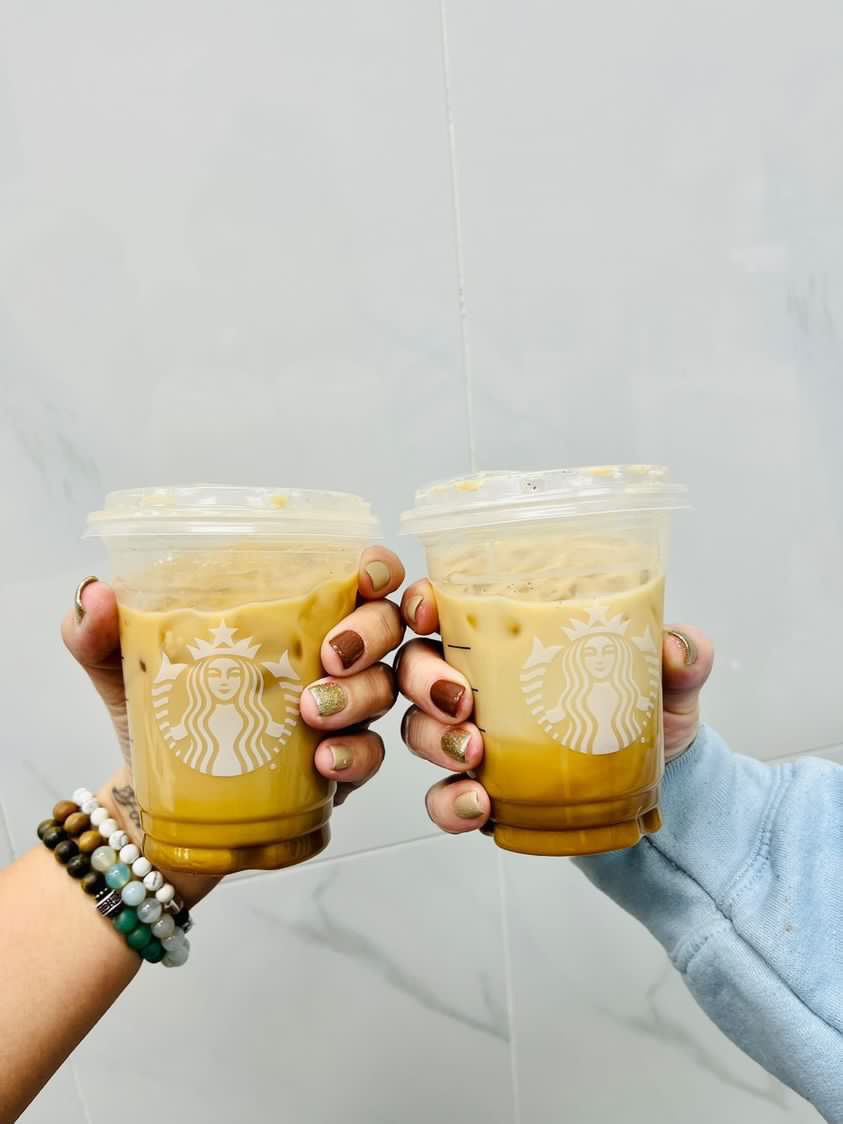 Coffee dates with besties 💚
--
Pause-café entre amis 💚

📷 _danielleabelle (IG)