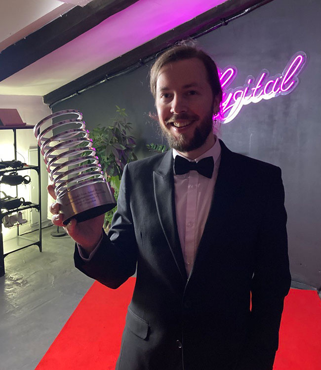 Together with <a href="/jimmyfallon/">Jimmy Fallon</a> we invite you to vote for our <a href="/TheWebbyAwards/">The Webby Awards</a> nominated projects. Link in the thread 👇