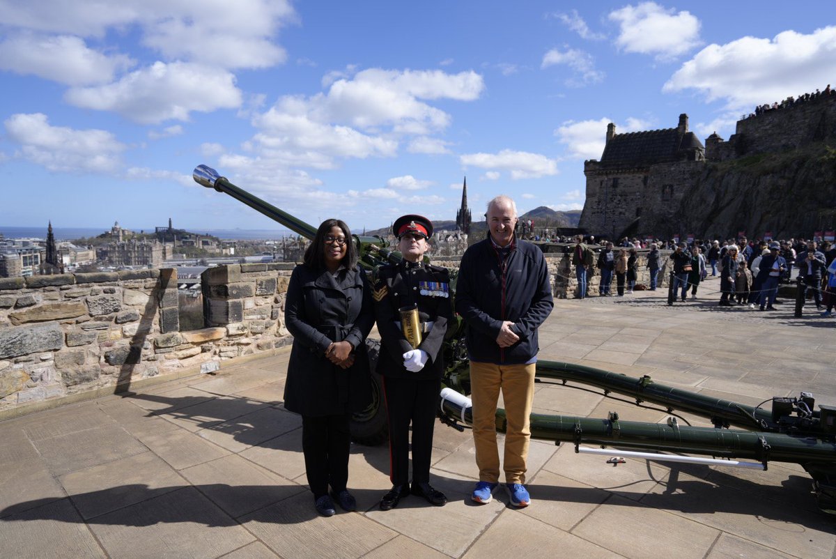 CumbriaACF's tweet photo. 2/2 The cadets were invited by Headquarters Scotland to stand behind the firing of the 1 O’clock Gun. @LT_in_AandB @ABHCUK @HQNorthWest @nw_army @FCDOGovUK @ArmyCadetsUK @ArmyCadetsHQ @105RegtRA https://t.co/T0VCR3ajaU