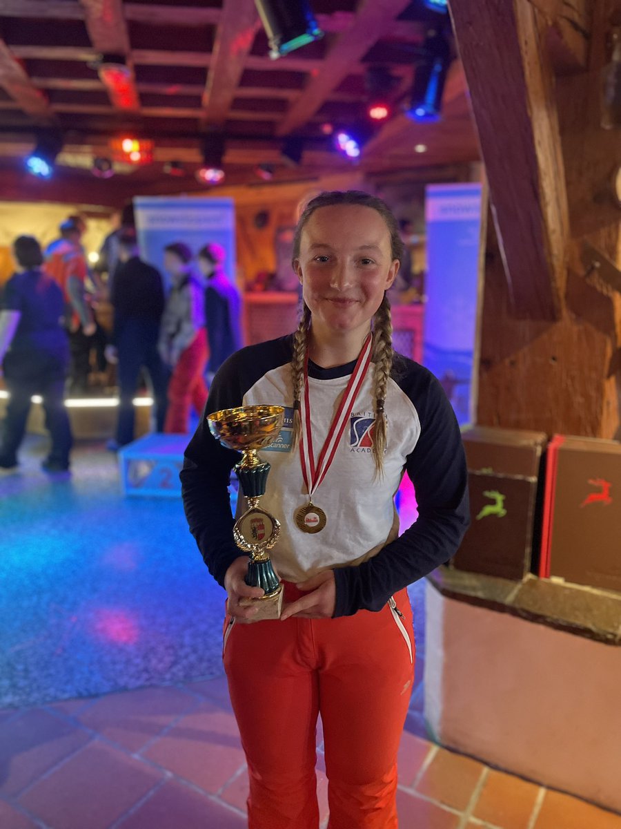 Llongyfarchiadau i Pryia. Sgïwr cyflymaf o'r holl grwpiau heddiw!!! Smasho fe Pryia💪🏻