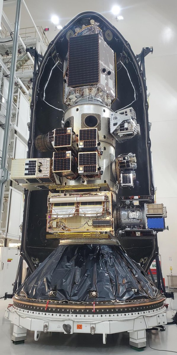 momentusspace's tweet photo. Ah, that morning🌞hits differently when you’re going to space! Our 3rd #Vigoride Orbital Service Vehicle is integrated with @SpaceX Falcon 9 and awaiting liftoff targeted for 11:48 p.m. PT. First person to tell us where Vigoride is in this photo gets a mission patch! 🚀
📸SpaceX https://t.co/qQ1GcsYJDS