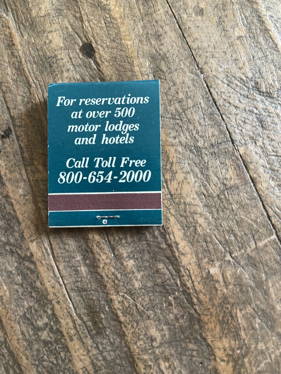 99Matchbooks's tweet photo. Another lost icon...#HowardJohnsons motor lodges.
#1980s #bookmatches #matchbooks #motorlodges #lodges #hotels https://t.co/Y4VLYtXNQF