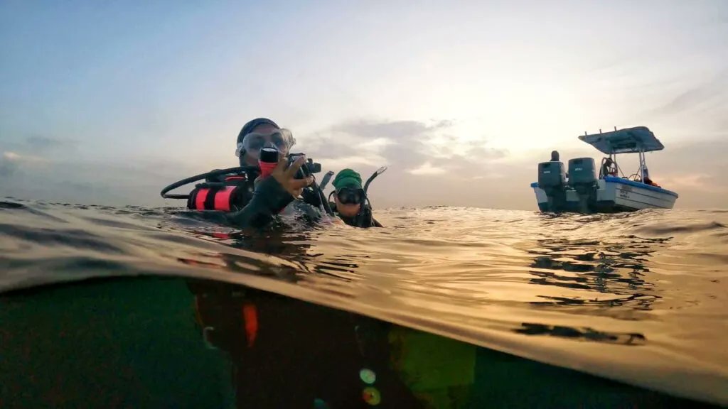 IMAgovTT's tweet photo. Dr Anjani Ganase and her team have undertaken an approach to research reef types and to allow, as far as possible, nature’s process to lead the way. Click on the link to learn more: https://t.co/RQl18F5yGU #dranjaniganase #marinescience #coralreefs #coralreef #reefs #reef https://t.co/Ica2FD560s