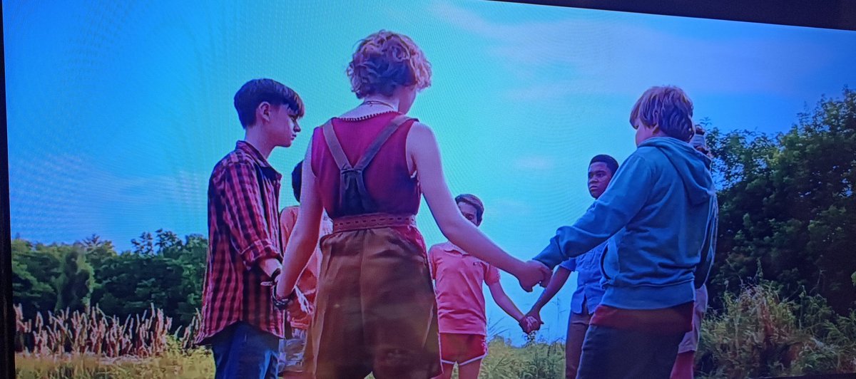 I really love this scene
It's the scene where 27 years later they decide to join hands again and fight 'it'

It gives me a lot of courage
This movie called 'IT' is an undeniable masterpiece.Thank you Stephen King for a great story

#IT #watchingmovies