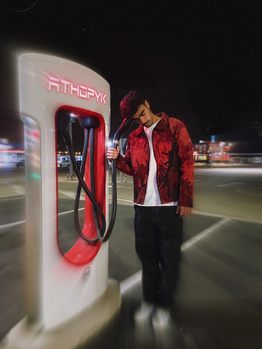 athopyk tweet picture